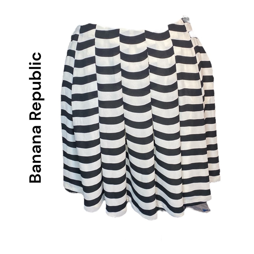 Banana Republic Full Skirt Sz 4 Black & White Stripe Flowy Gatherers Pockets